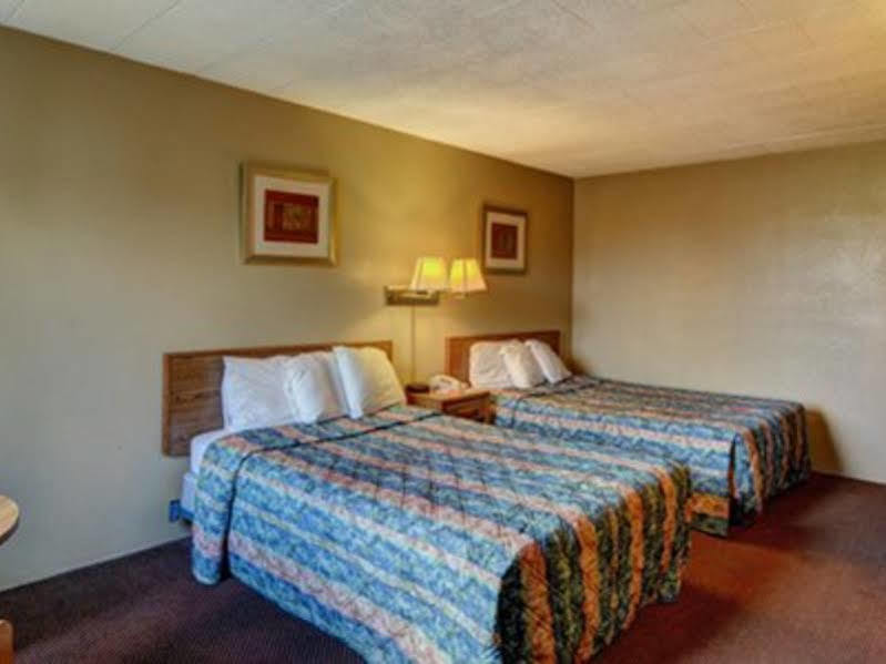 Days Inn Clearfield Bagian luar foto